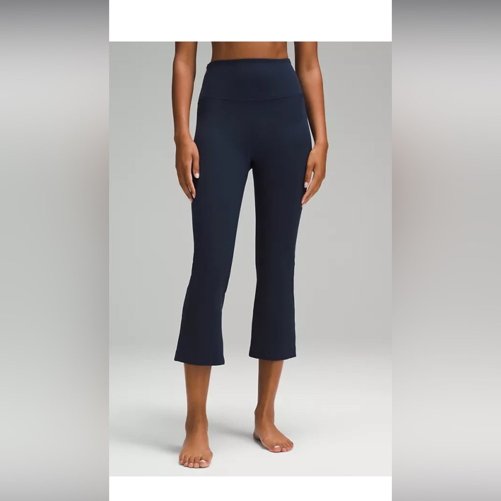 Lululemon Groove Super-High-Rise Crop 23" *Nulu in Size 6